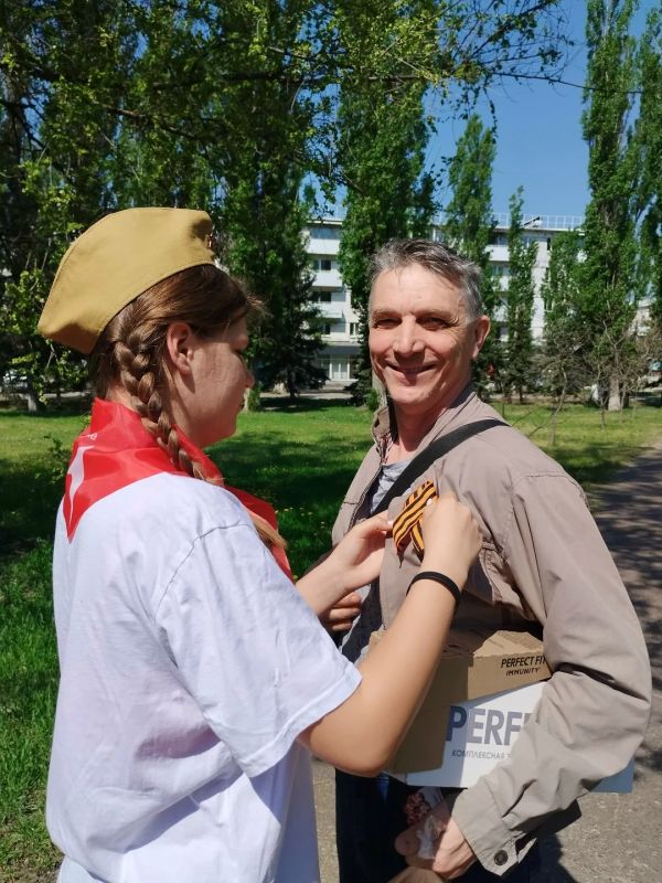 Всероссийская акция «Георгиевская лента» в Рубежном продолжается Всероссийская акция «Георгиевская лента» в Рубежном продолжается