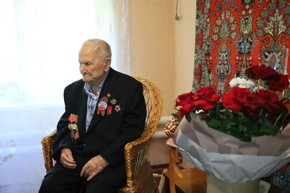 В преддверии Дня Победы единороссы поздравили ветерана Сергея Ткаченко В преддверии Дня Победы единороссы поздравили ветерана Сергея Ткаченко