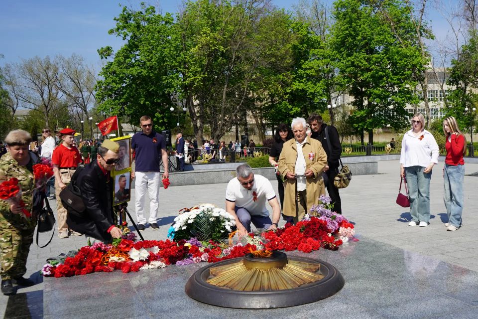 День 9 мая всегда начинаем в Парке имени Героев Сталинградской битвы День 9 мая всегда начинаем в Парке имени Героев Сталинградской битвы