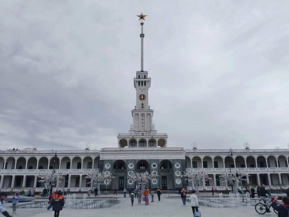 Главный художественный руководитель ГТРК ЛНР Леонард Свидовсков отмечен наградой в День Великой Победы Главный художественный руководитель ГТРК ЛНР Леонард Свидовсков отмечен наградой в День Великой Победы