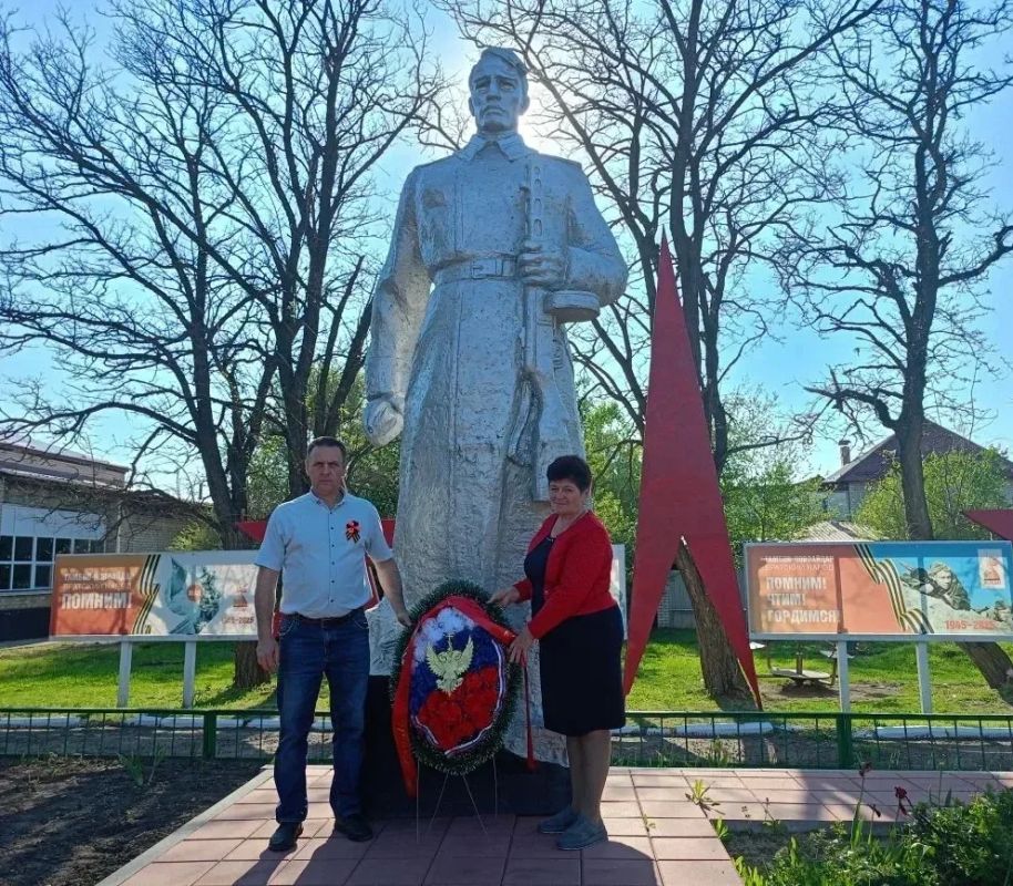 В День Победы жители Новоайдарского округа почтили память героев В День Победы жители Новоайдарского округа почтили память героев