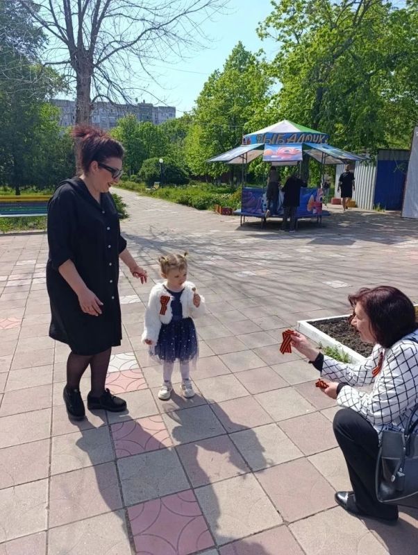 Международная акция «Георгиевская лента» прошла на всех территориях Луганска Международная акция «Георгиевская лента» прошла на всех территориях Луганска