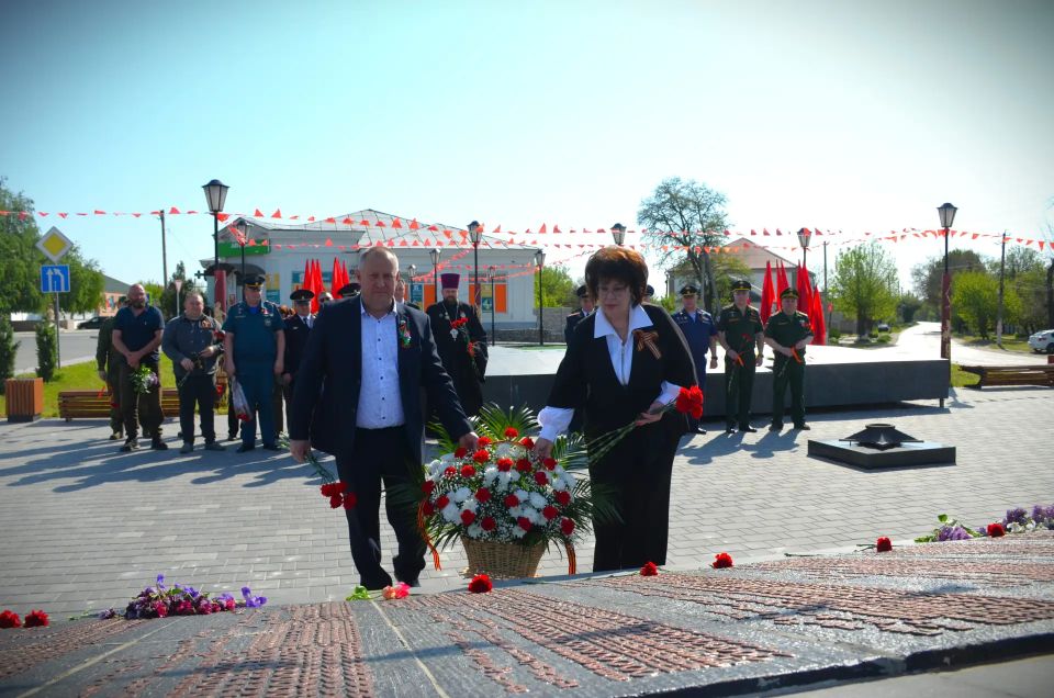 Память, объединяющая поколения: Новоайдарский округ чтит героев! Память, объединяющая поколения: Новоайдарский округ чтит героев!