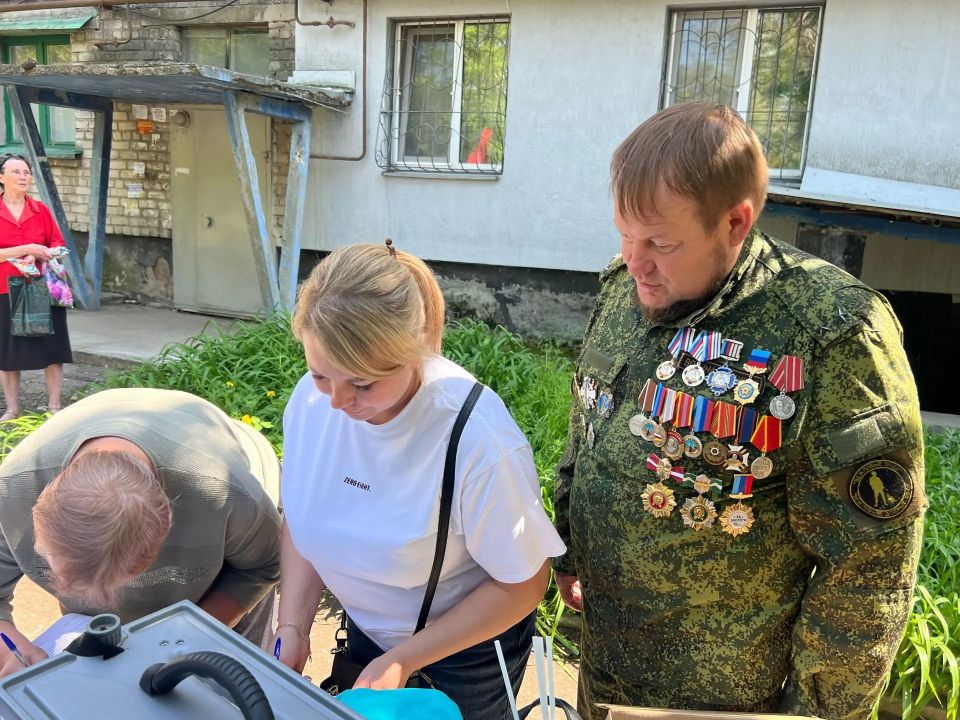В День Победы во дворах участников Великой Отечественной войны прошли праздничные концерты В День Победы во дворах участников Великой Отечественной войны прошли праздничные концерты