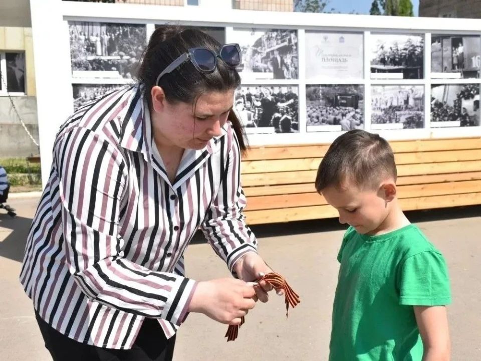 Председатель МИК Лутугинского округа приняла участие в акции «Георгиевская ленточка» Председатель МИК Лутугинского округа приняла участие в акции «Георгиевская ленточка»