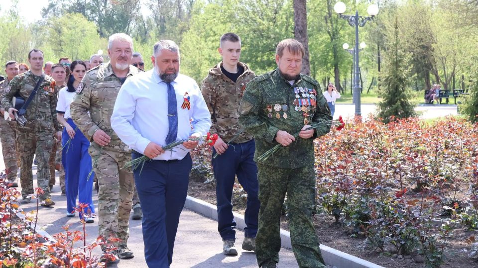 В День Победы во дворах участников Великой Отечественной войны прошли праздничные концерты В День Победы во дворах участников Великой Отечественной войны прошли праздничные концерты