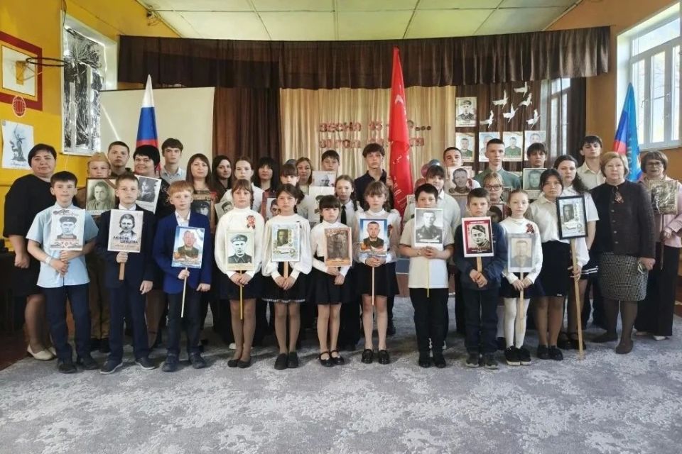 В Ленинской СШ №1 прошло торжественное мероприятие «Весна 45-го… 81 год спустя» В Ленинской СШ №1 прошло торжественное мероприятие «Весна 45-го… 81 год спустя»