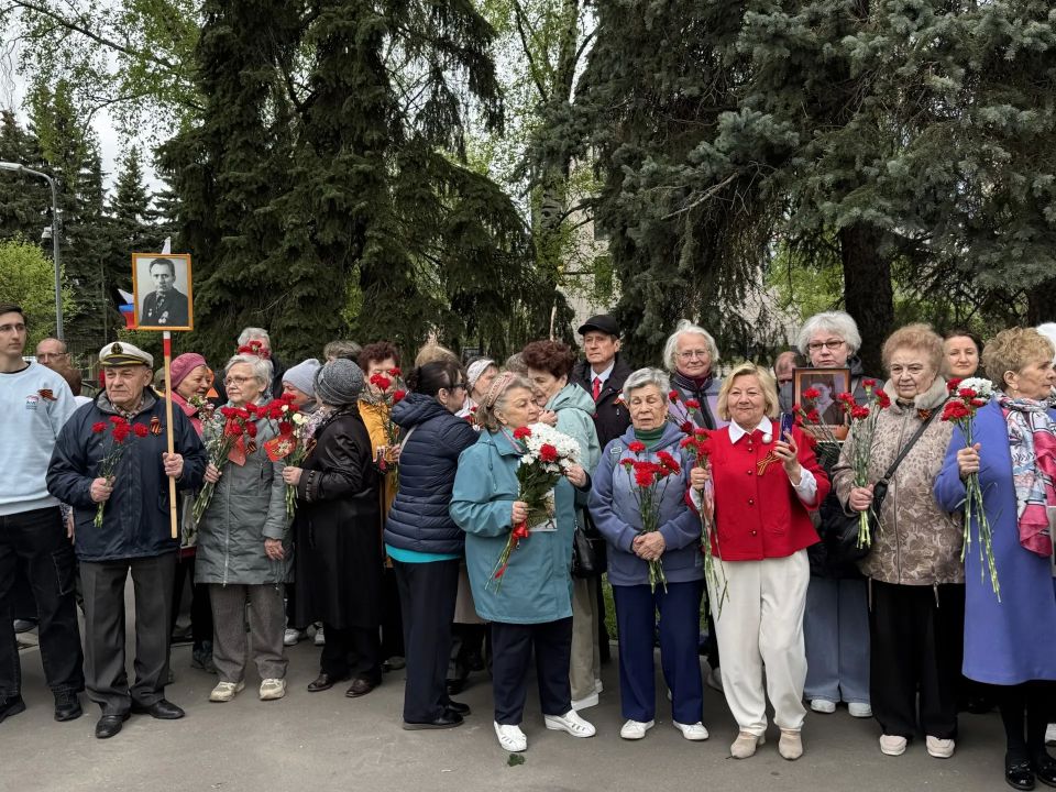 Дарья Лантратова: Праздник Победы встречаю вместе с жителями Мосрентгена у памятника погибшим на фронтах Великой Отечественной Войны Дарья Лантратова: Праздник Победы встречаю вместе с жителями Мосрентгена у памятника погибшим на фронтах Великой Отечественной Войны