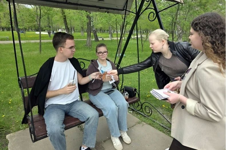 Свердловская центральная городская библиотека им. В.П. Астафьева присоединилась к всероссийской акции «Георгиевская ленточка» Свердловская центральная городская библиотека им. В.П. Астафьева присоединилась к всероссийской акции «Георгиевская ленточка»
