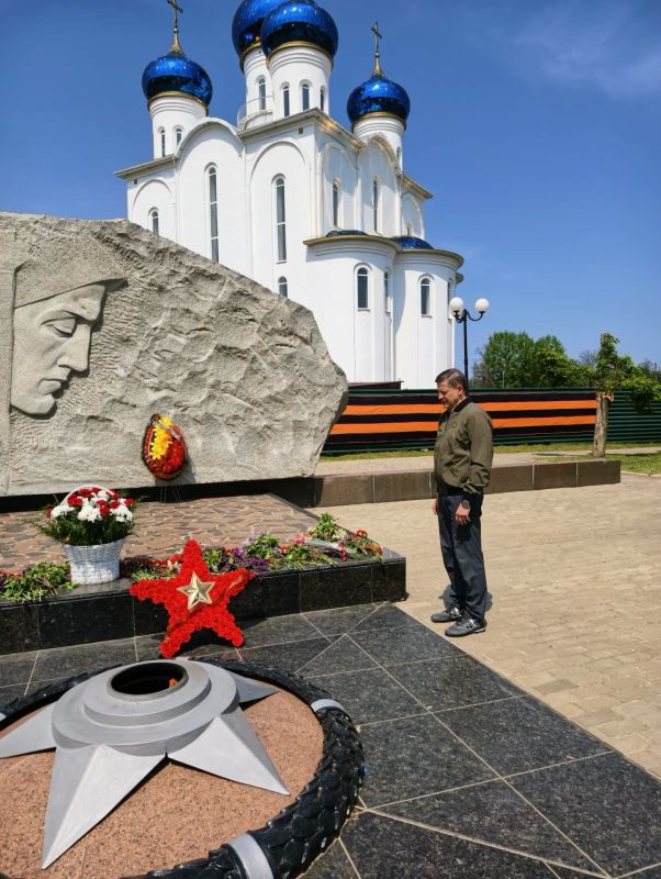 Егор Ковальчук возложил цветы к мемориалу «Скорбящая мать» в Краснодоне Егор Ковальчук возложил цветы к мемориалу «Скорбящая мать» в Краснодоне