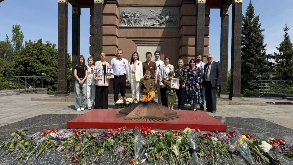 В единстве культуры и памяти: деятели искусства ЛНР возложили цветы к мемориалам Луганска в День Победы В единстве культуры и памяти: деятели искусства ЛНР возложили цветы к мемориалам Луганска в День Победы