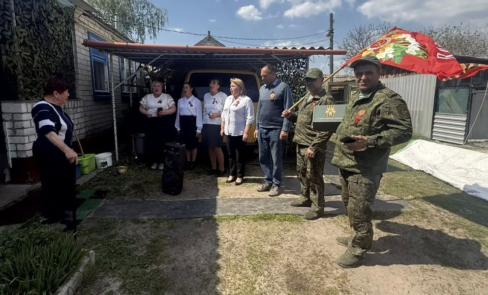 9 Мая представители Администрации, сельского клуба, совместно с военнослужащими провели серию торжественных встреч сёл, Епифановка, Боровеньки, Варваровка, Кудряшовка Кременского МО, навестили тех, чьё мужество и стойкость... 9 Мая представители Администрации, сельского клуба, совместно с военнослужащими провели серию торжественных встреч сёл, Епифановка, Боровеньки, Варваровка, Кудряшовка Кременского МО, навестили тех, чьё мужество и стойкость...