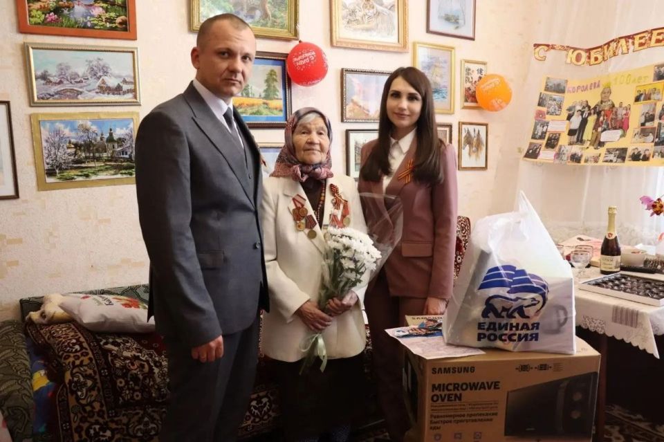 Низкий поклон Победителям: северодонецкие единороссы поздравили ветеранов с Днем Победы Низкий поклон Победителям: северодонецкие единороссы поздравили ветеранов с Днем Победы