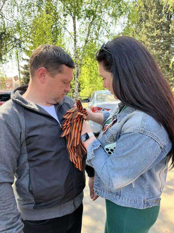 Всероссийская акция «Георгиевская ленточка», посвященная 81 годовщине Победы в Великой Отечественной войне — символ, который нас объединяет! Георгиевская ленточка — символ не сломленного духом народа, который боролся... Всероссийская акция «Георгиевская ленточка», посвященная 81 годовщине Победы в Великой Отечественной войне — символ, который нас объединяет! Георгиевская ленточка — символ не сломленного духом народа, который боролся...