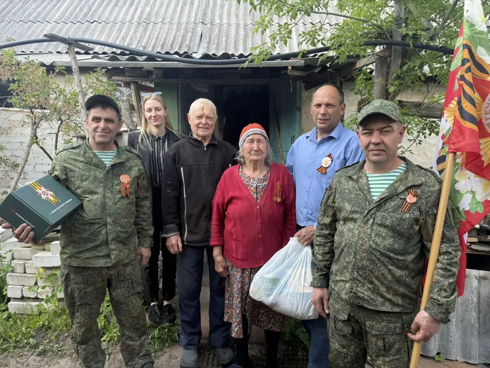 9 Мая представители Администрации, сельского клуба, совместно с военнослужащими провели серию торжественных встреч сёл, Епифановка, Боровеньки, Варваровка, Кудряшовка Кременского МО, навестили тех, чьё мужество и стойкость... 9 Мая представители Администрации, сельского клуба, совместно с военнослужащими провели серию торжественных встреч сёл, Епифановка, Боровеньки, Варваровка, Кудряшовка Кременского МО, навестили тех, чьё мужество и стойкость...