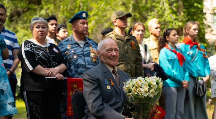 Концерты ко Дню Победы прошли во дворах проживающих в Луганске ветеранов Великой Отечественной войны Концерты ко Дню Победы прошли во дворах проживающих в Луганске ветеранов Великой Отечественной войны