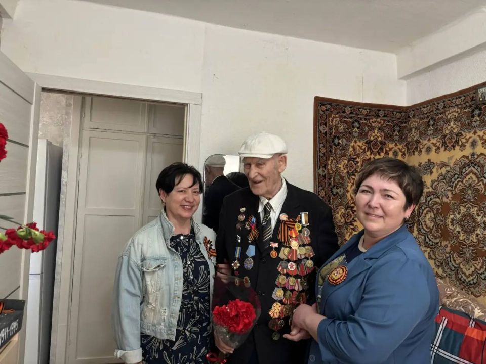 Луганская городская поликлиника №10 поздравляет ветеранов с Днём Победы! Луганская городская поликлиника №10 поздравляет ветеранов с Днём Победы!