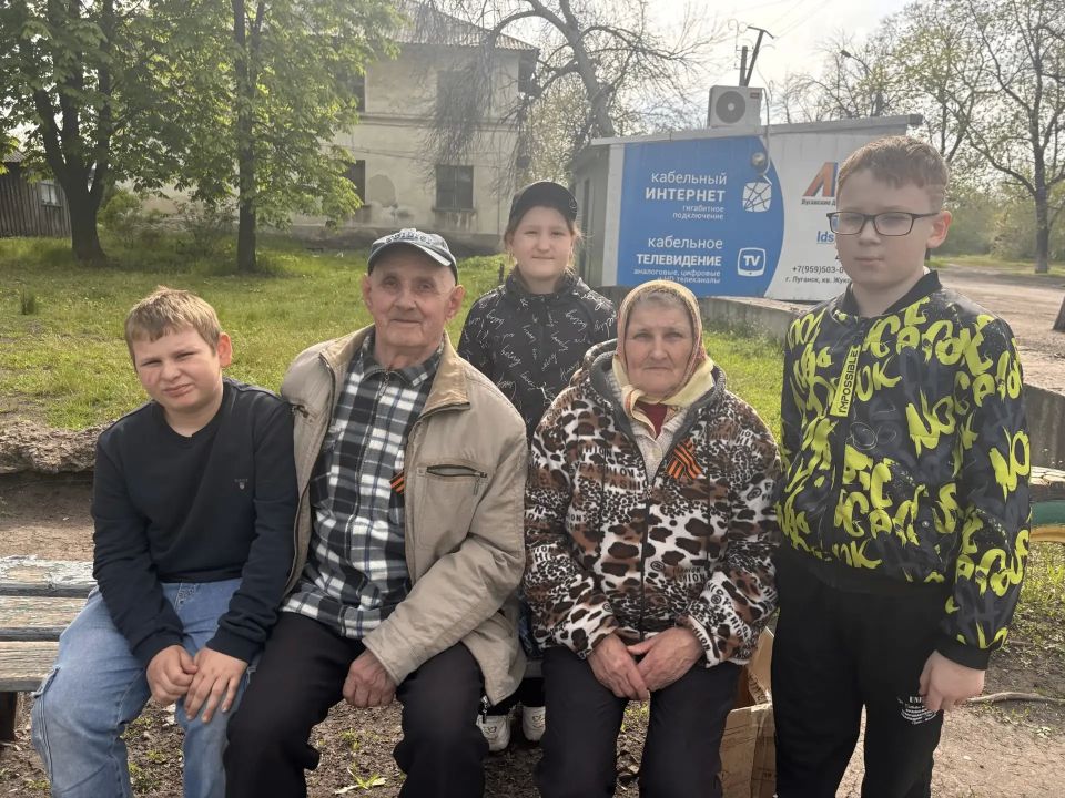 Сегодня георгиевская лента — важный символ Дня Победы, знак уважения к подвигу воинов и исторической памяти народа Сегодня георгиевская лента — важный символ Дня Победы, знак уважения к подвигу воинов и исторической памяти народа