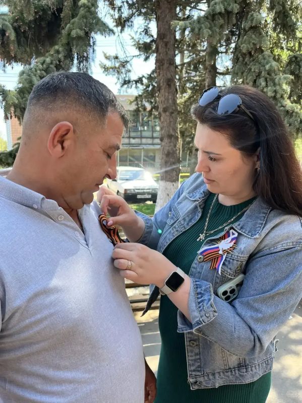 Всероссийская акция «Георгиевская ленточка», посвященная 81 годовщине Победы в Великой Отечественной войне — символ, который нас объединяет! Георгиевская ленточка — символ не сломленного духом народа, который боролся... Всероссийская акция «Георгиевская ленточка», посвященная 81 годовщине Победы в Великой Отечественной войне — символ, который нас объединяет! Георгиевская ленточка — символ не сломленного духом народа, который боролся...