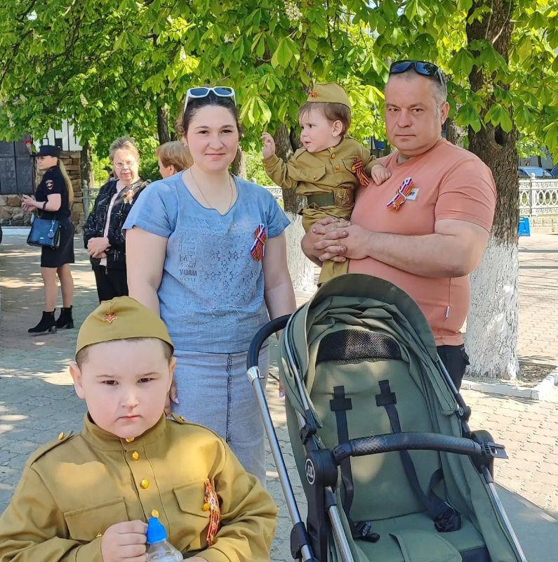 Память, которая живёт в сердце: возложение цветов в День Победы Память, которая живёт в сердце: возложение цветов в День Победы