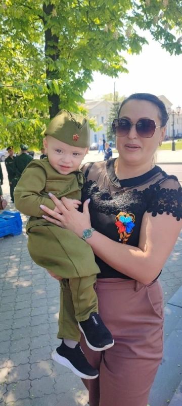 Память, которая живёт в сердце: возложение цветов в День Победы Память, которая живёт в сердце: возложение цветов в День Победы