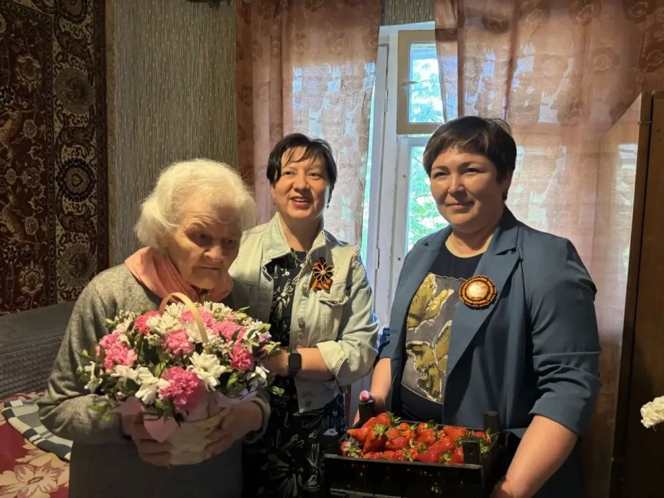 Луганская городская поликлиника №10 поздравляет ветеранов с Днём Победы! Луганская городская поликлиника №10 поздравляет ветеранов с Днём Победы!