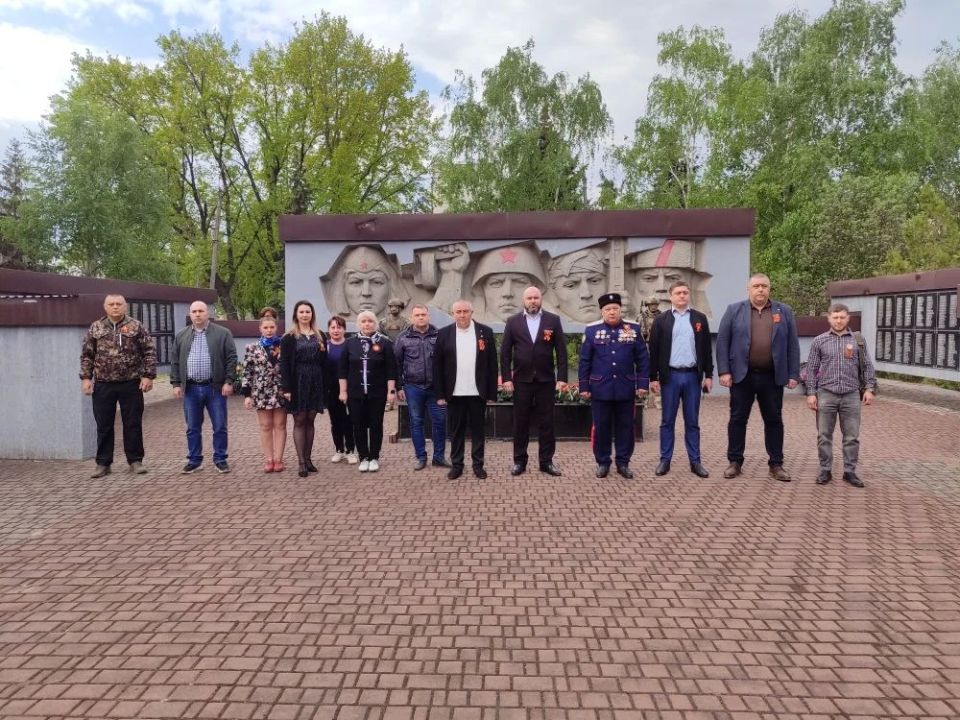 В Кременском МО почтили Героев 9 Мая, несмотря на вызовы времени В Кременском МО почтили Героев 9 Мая, несмотря на вызовы времени
