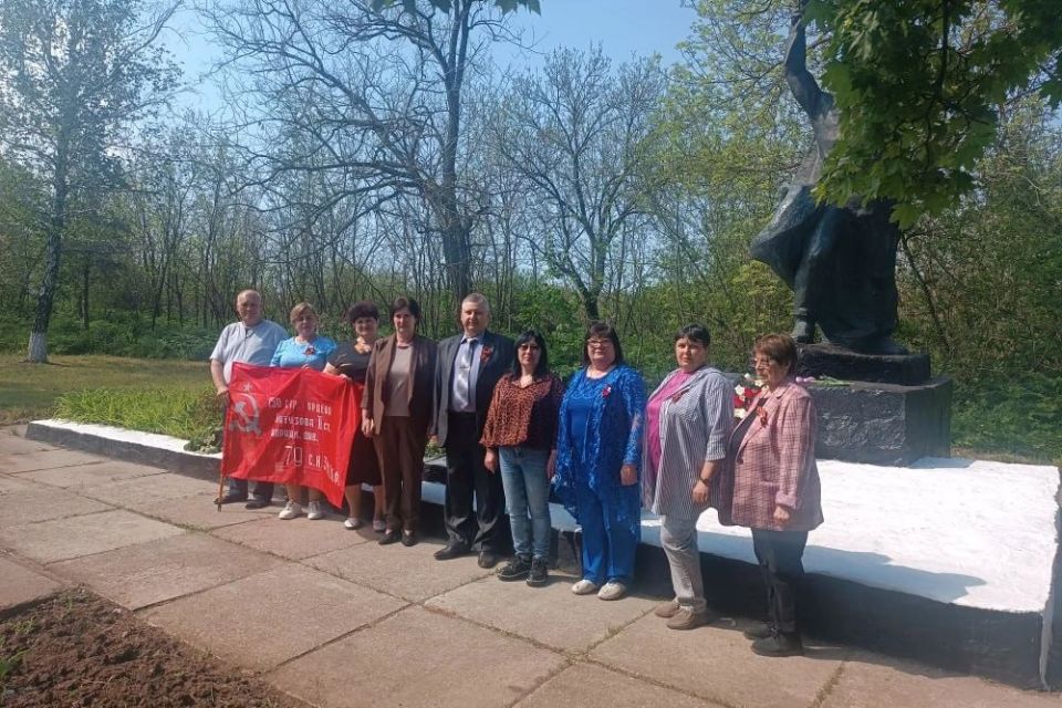 В населённых пунктах Свердловского муниципального округа - г. Червонопартиазнск, пгт Бирюково, пгт Ленинский, пгт Володарск, пгт Шахтёрский, пгт Калининский, пгт Комсомольский, сёлах Александровка, Дарьино-Ермаковка... В населённых пунктах Свердловского муниципального округа - г. Червонопартиазнск, пгт Бирюково, пгт Ленинский, пгт Володарск, пгт Шахтёрский, пгт Калининский, пгт Комсомольский, сёлах Александровка, Дарьино-Ермаковка...