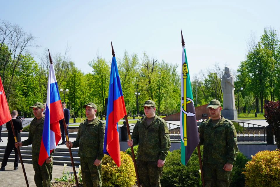 День 9 мая всегда начинаем в Парке имени Героев Сталинградской битвы День 9 мая всегда начинаем в Парке имени Героев Сталинградской битвы