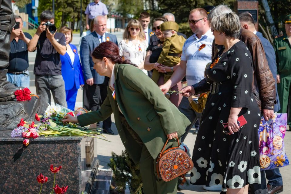 Константин Бутримов: Огонь памяти, связывающий поколения: 9 Мая в Антраците Константин Бутримов: Огонь памяти, связывающий поколения: 9 Мая в Антраците