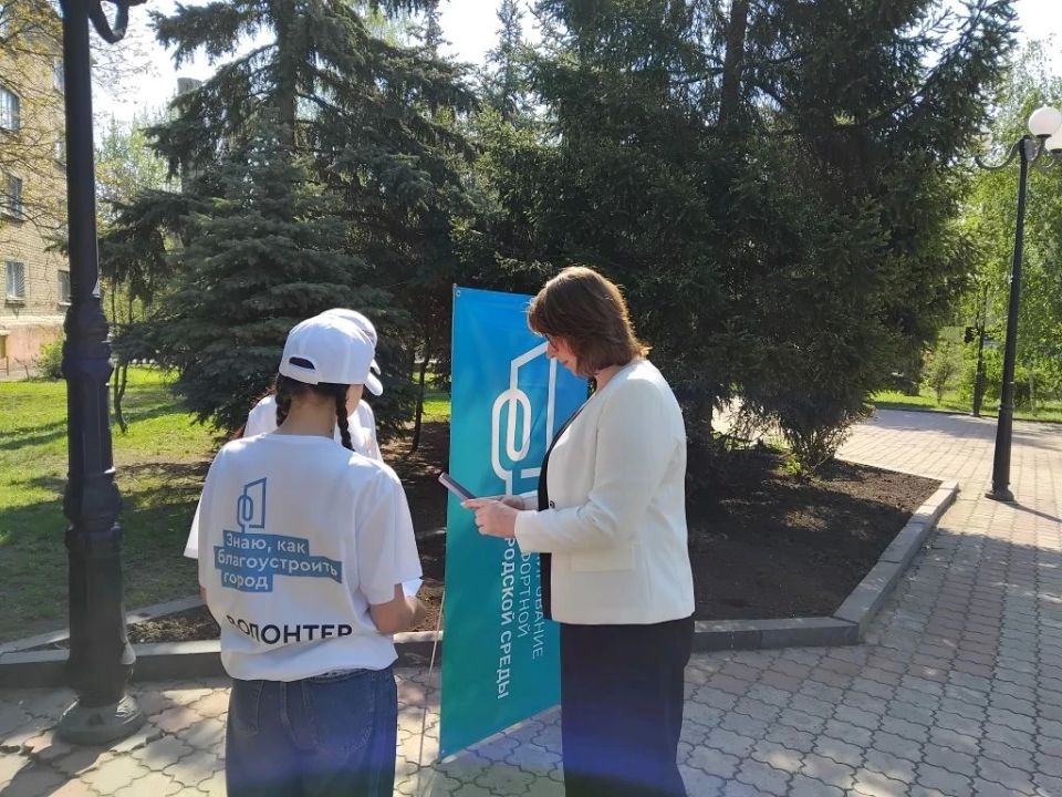 В День Победы представители органов местного самоуправления Антрацитовского муниципального округа почтили память героев Великой Отечественной войны — возложили цветы к памятным местам города В День Победы представители органов местного самоуправления Антрацитовского муниципального округа почтили память героев Великой Отечественной войны — возложили цветы к памятным местам города