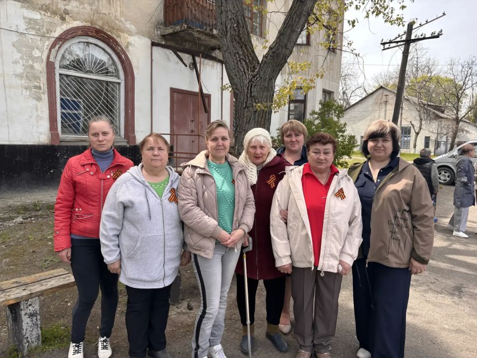 Сегодня георгиевская лента — важный символ Дня Победы, знак уважения к подвигу воинов и исторической памяти народа Сегодня георгиевская лента — важный символ Дня Победы, знак уважения к подвигу воинов и исторической памяти народа