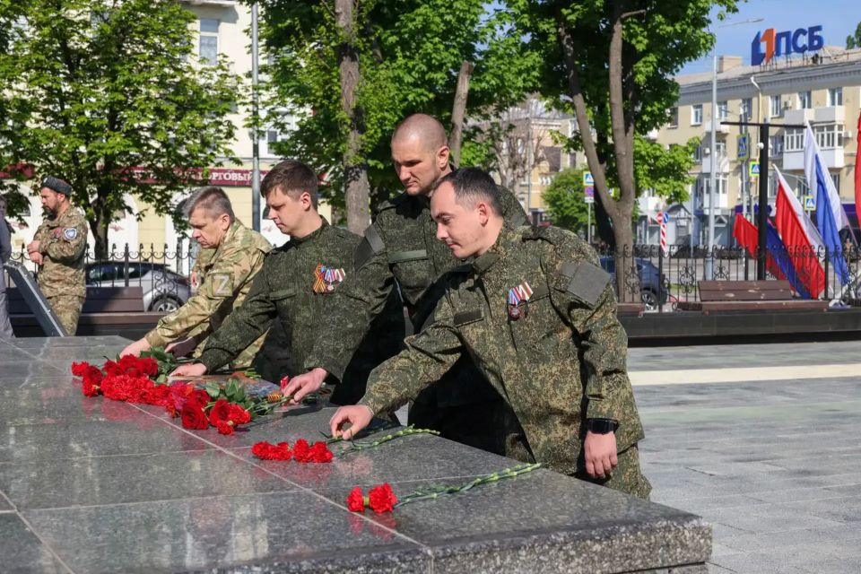 В Луганске почтили память защитников Отечества в годы Великой Отечественной войны (фоторепортаж) В Луганске почтили память защитников Отечества в годы Великой Отечественной войны (фоторепортаж)