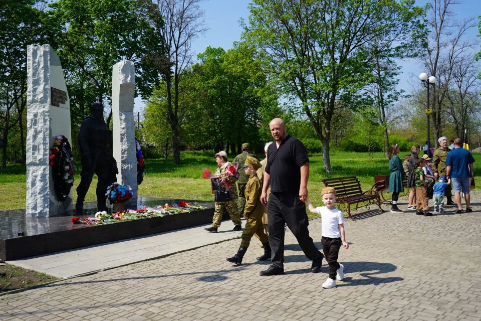 День 9 мая всегда начинаем в Парке имени Героев Сталинградской битвы День 9 мая всегда начинаем в Парке имени Героев Сталинградской битвы