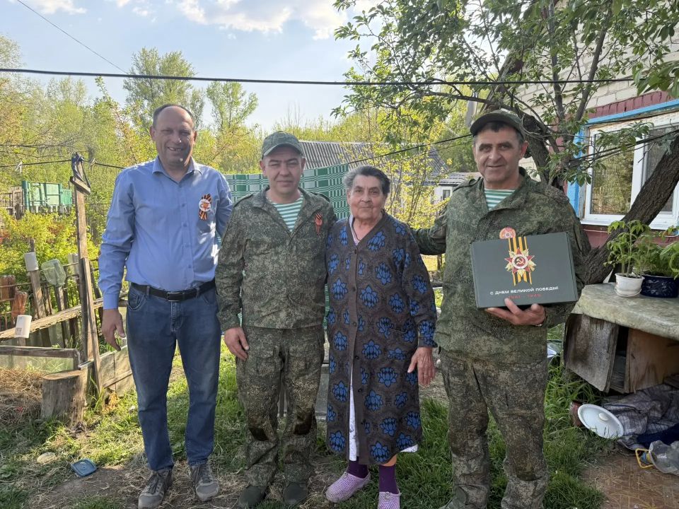 9 Мая представители Администрации, сельского клуба, совместно с военнослужащими провели серию торжественных встреч сёл, Епифановка, Боровеньки, Варваровка, Кудряшовка Кременского МО, навестили тех, чьё мужество и стойкость... 9 Мая представители Администрации, сельского клуба, совместно с военнослужащими провели серию торжественных встреч сёл, Епифановка, Боровеньки, Варваровка, Кудряшовка Кременского МО, навестили тех, чьё мужество и стойкость...