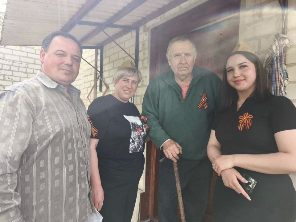 В великий праздник День Победы представители отдела по жизнеобеспечению с Новая Астрахань Кременского МО совместно с работниками сельского дома культуры поздравили ветеранов ВОВ и детей войны с праздником Великой Победы и... В великий праздник День Победы представители отдела по жизнеобеспечению с Новая Астрахань Кременского МО совместно с работниками сельского дома культуры поздравили ветеранов ВОВ и детей войны с праздником Великой Победы и...