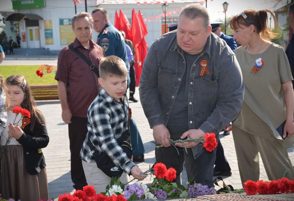 Память, объединяющая поколения: Новоайдарский округ чтит героев! Память, объединяющая поколения: Новоайдарский округ чтит героев!