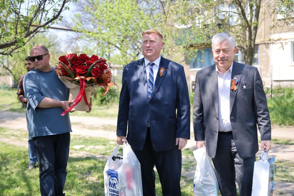 В преддверии Дня Победы единороссы поздравили ветерана Сергея Ткаченко В преддверии Дня Победы единороссы поздравили ветерана Сергея Ткаченко