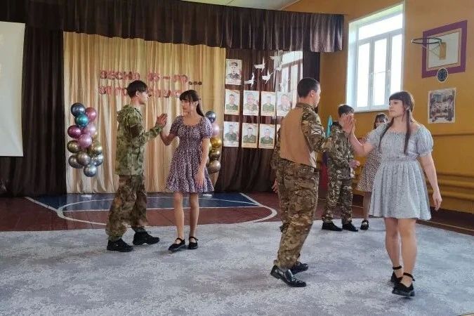 В Ленинской СШ №1 прошло торжественное мероприятие «Весна 45-го… 81 год спустя» В Ленинской СШ №1 прошло торжественное мероприятие «Весна 45-го… 81 год спустя»