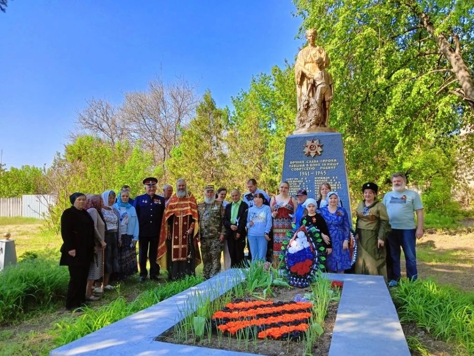 С Днём Победы!. Это великий праздник свободы и мира, ставший возможным благодаря подвигу советских солдат С Днём Победы!. Это великий праздник свободы и мира, ставший возможным благодаря подвигу советских солдат