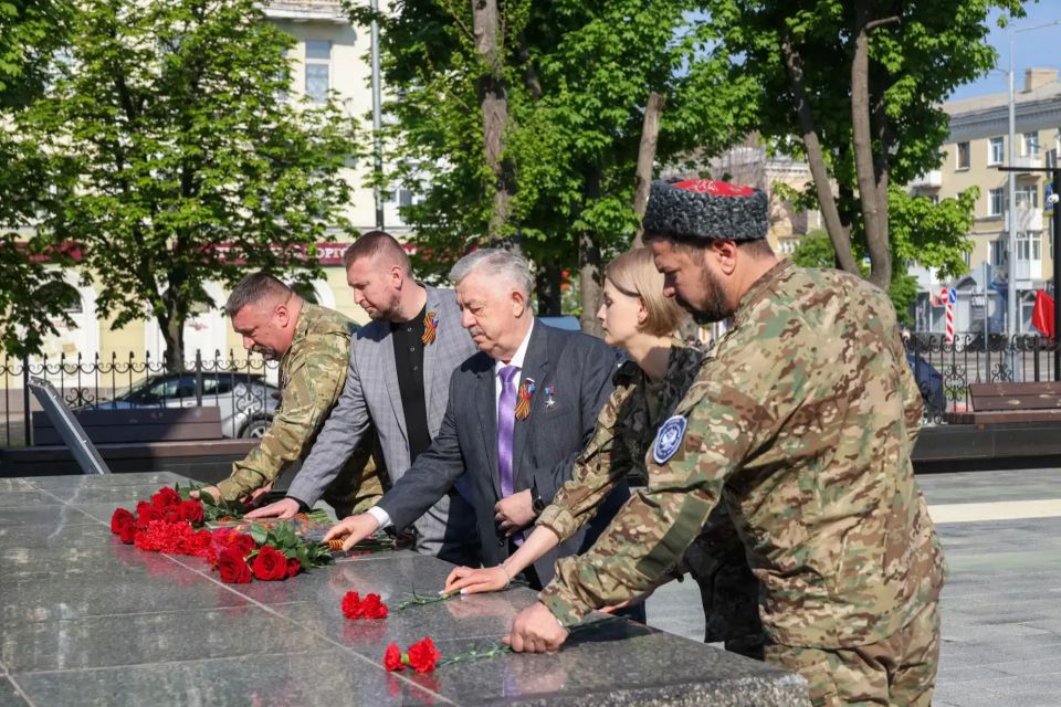 В Луганске почтили память защитников Отечества в годы Великой Отечественной войны (фоторепортаж) В Луганске почтили память защитников Отечества в годы Великой Отечественной войны (фоторепортаж)