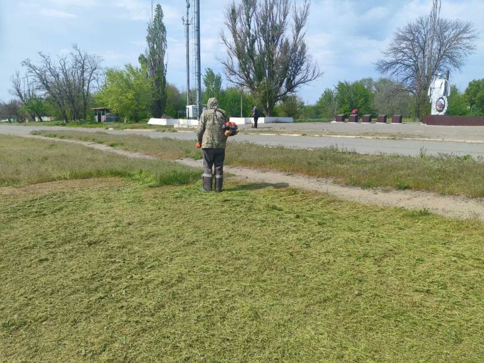 На Краснодонщине продолжаются работы по благоустройству На Краснодонщине продолжаются работы по благоустройству