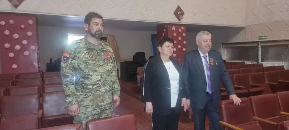 Виктор Водолацкий: Посещая город Зоринск в ЛНР, обратил внимание на Дом культуры, скрытый за строительными лесами Виктор Водолацкий: Посещая город Зоринск в ЛНР, обратил внимание на Дом культуры, скрытый за строительными лесами