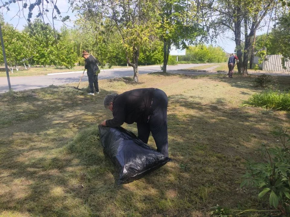 На Краснодонщине продолжаются работы по благоустройству На Краснодонщине продолжаются работы по благоустройству