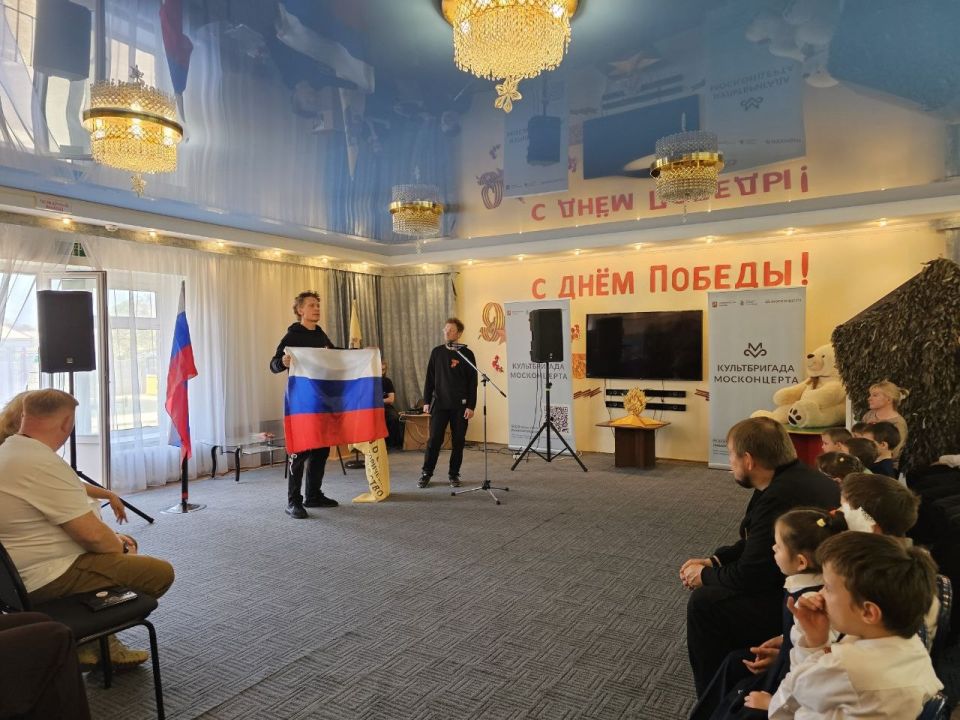 Денис Колесников: Сегодня ГБОУ ЛНР «Луганский детский дом» стал центром притяжения для тех, кто несет в мир искусство и щедрость Денис Колесников: Сегодня ГБОУ ЛНР «Луганский детский дом» стал центром притяжения для тех, кто несет в мир искусство и щедрость