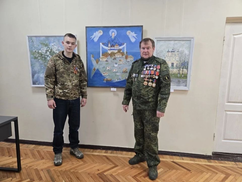 Денис Колесников: Вместе с сыном посетил региональную художественную выставку картин, приуроченную ко Дню великой Победы Денис Колесников: Вместе с сыном посетил региональную художественную выставку картин, приуроченную ко Дню великой Победы