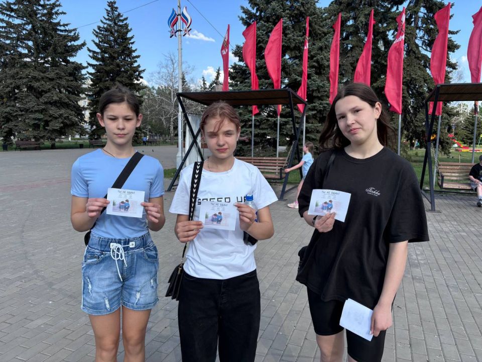 «Твоя жизнь важна». Молодежный совет города Кировск провёл социальную акцию, направленную на профилактику суицида среди подростков и молодёжи «Твоя жизнь важна». Молодежный совет города Кировск провёл социальную акцию, направленную на профилактику суицида среди подростков и молодёжи