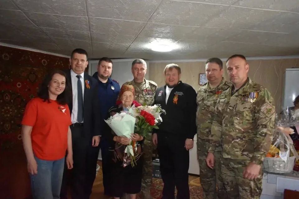 В 81-ю годовщину Великой Победы офицеры Следственного управления Следственного комитета России по Луганской Народной Республике приняли участие в памятных мероприятиях и почтили подвиг фронтовиков В 81-ю годовщину Великой Победы офицеры Следственного управления Следственного комитета России по Луганской Народной Республике приняли участие в памятных мероприятиях и почтили подвиг фронтовиков
