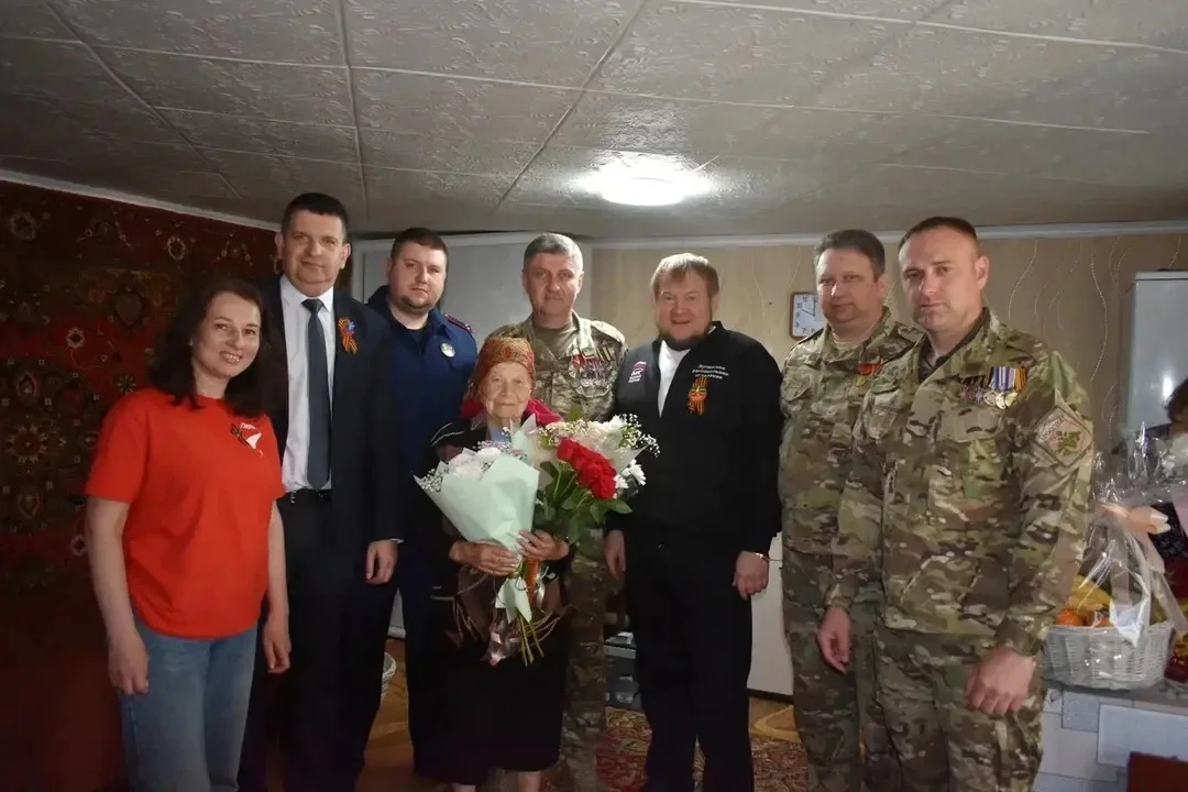 В 81-ю годовщину Великой Победы офицеры Следственного управления Следственного комитета России по Луганской Народной Республике приняли участие в памятных мероприятиях и почтили подвиг фронтовиков В 81-ю годовщину Великой Победы офицеры Следственного управления Следственного комитета России по Луганской Народной Республике приняли участие в памятных мероприятиях и почтили подвиг фронтовиков