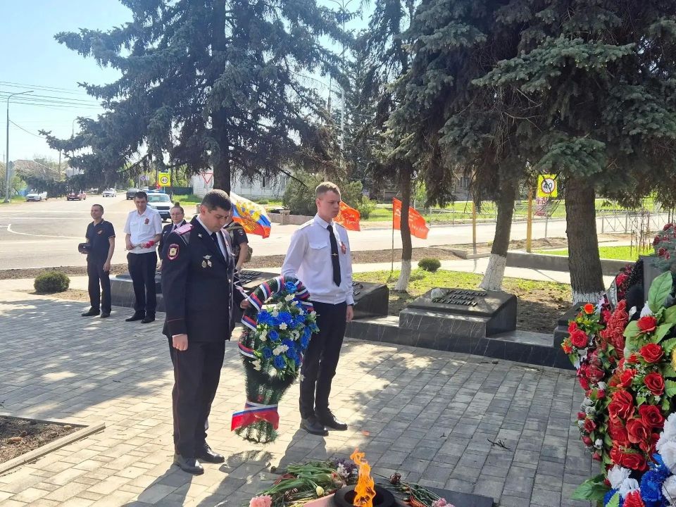 Правоохранители республики почтили память героев Великой Отечественной войны Правоохранители республики почтили память героев Великой Отечественной войны